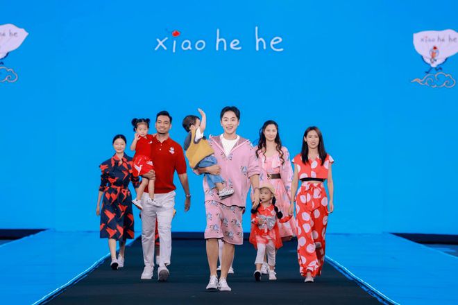 “鹤你在一起”主题大秀亮相SS2025北京时装周米乐体育M6直播平台小鹤鹤（xiaohehe）(图5)