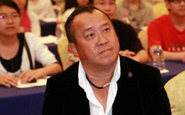嚼口香糖与金沙总裁骑旋转木马挺幼稚m6米乐曾志伟澳门参加电影节台上(图12)