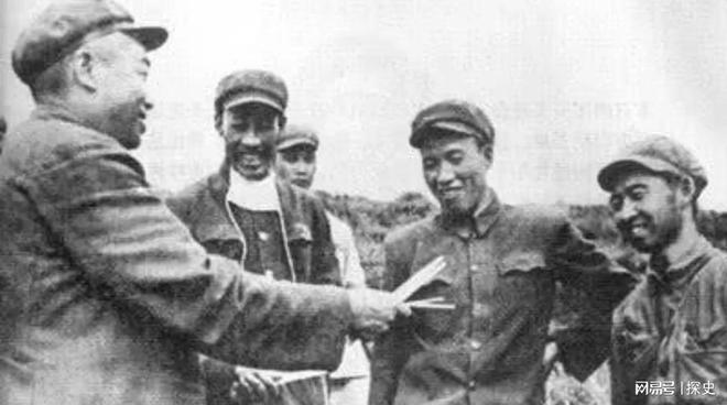字一年后梁兴初果然不负众望梁兴初不想当副司令：去掉副(图6)